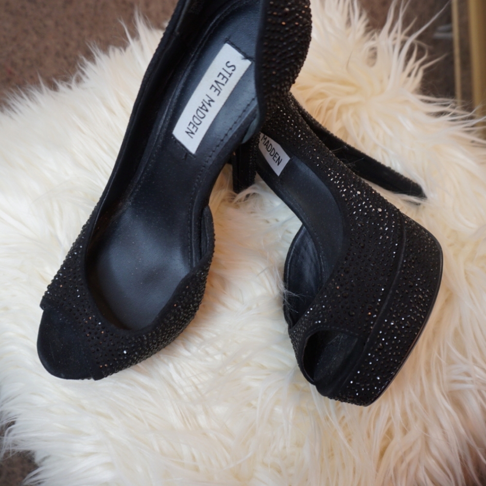 Heel - Picture 2 of 6